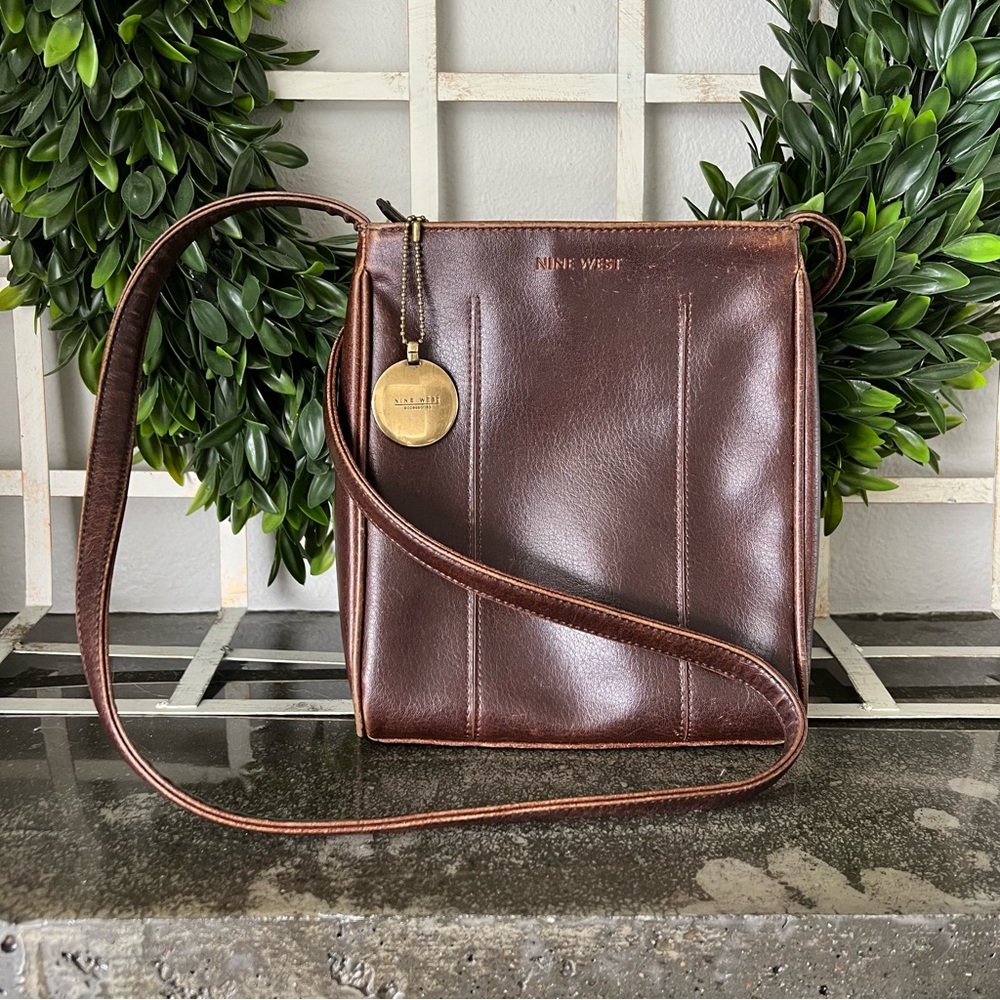 Nine West | Vintage 90s | Brown Leather Crossbody Bag - Picture 4 of 11